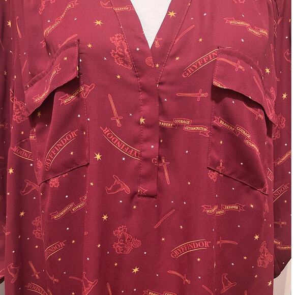Harry Potter Gryffindor House Dard Red Georgette Pullover Blouse Size 2 Plus Sz - Picture 3 of 11